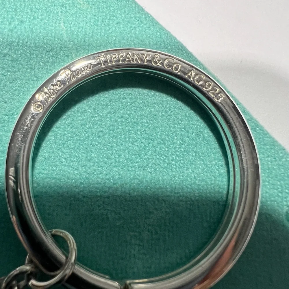 Tiffany & Co. steering wheel‎ keychain